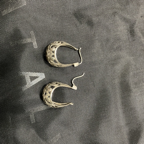 silver earrings - Picture 3 of 3
